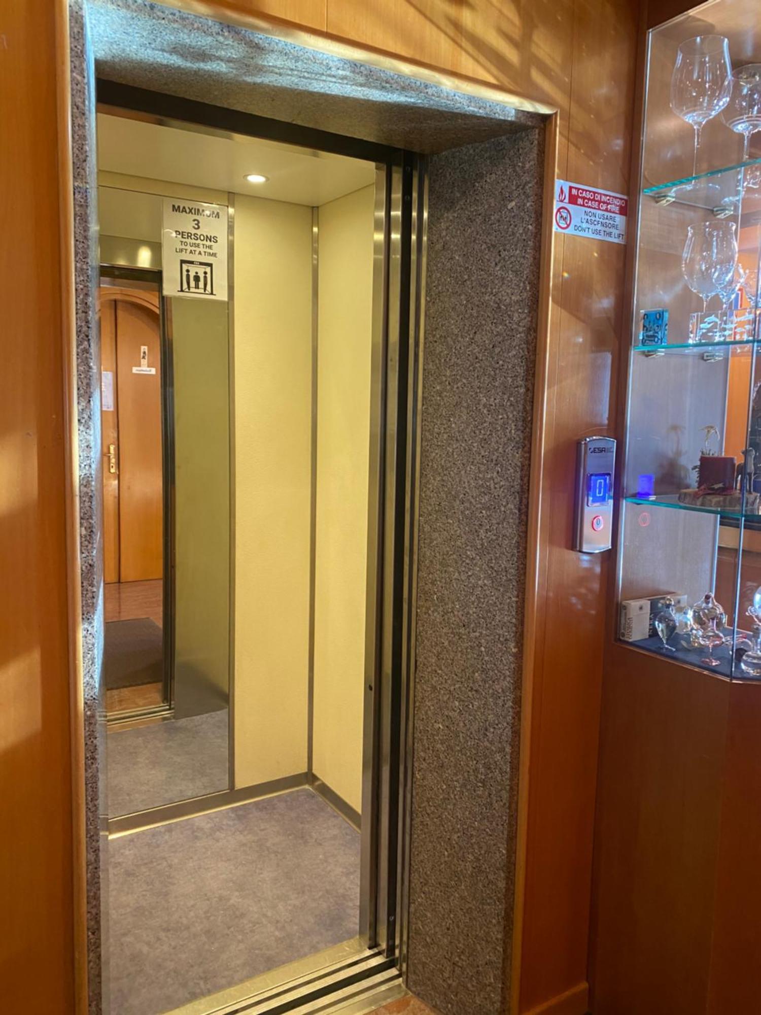国际酒店 塔尔维西奥 外观 照片
